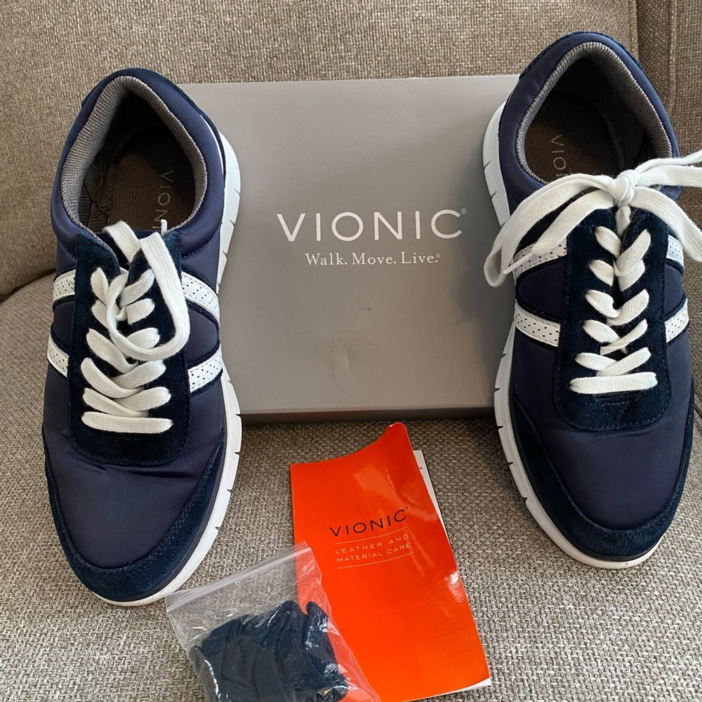 Vionic Nana Navy Sneakers 7.5 worn once